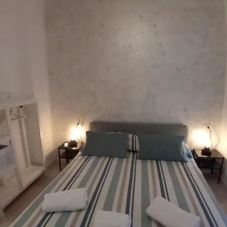 Apt Aquarium Apartment